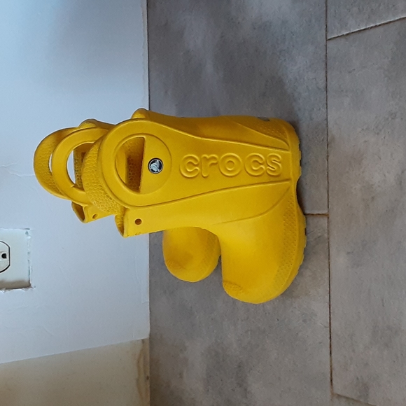 CROCS  SIZE  8 KIDS - Picture 2 of 5